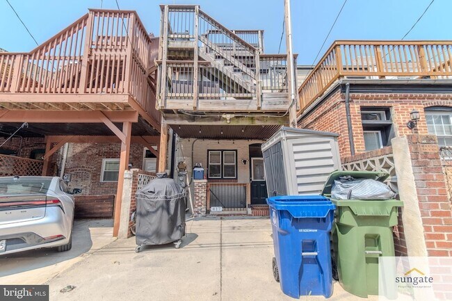 Building Photo - 417 S Ellwood Ave