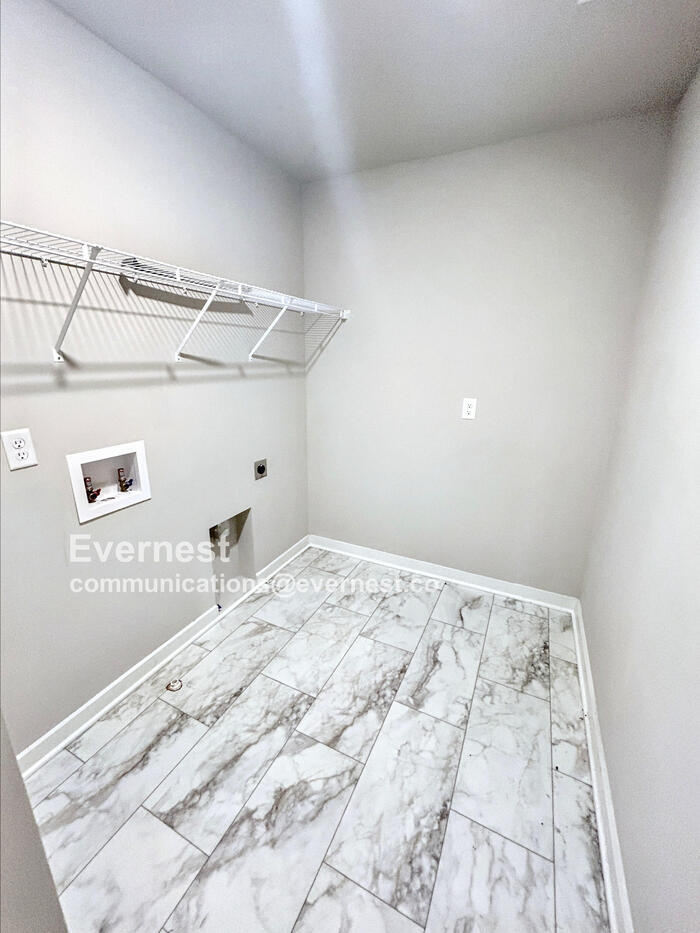 Building Photo - 549 Swanholme Dr