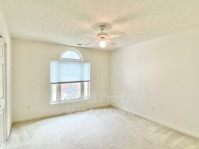 Building Photo - 200 Halles Run