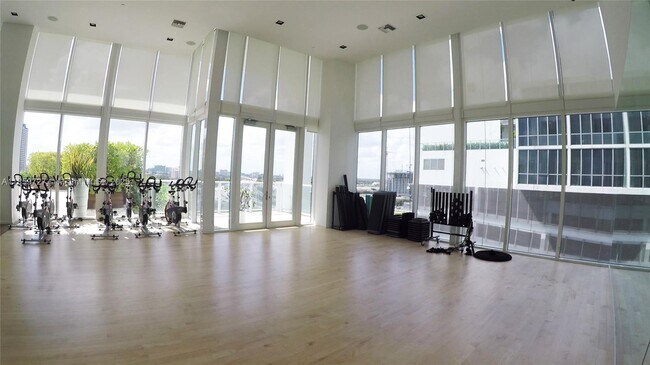 Building Photo - 1040 Biscayne Blvd
