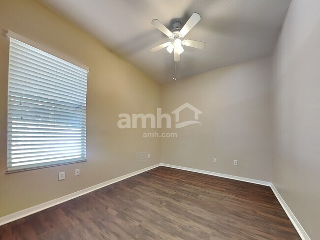 Building Photo - 4004 Water Park Ct