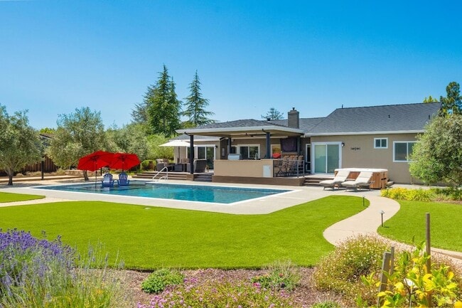 Building Photo - 1051 Stonebridge Dr