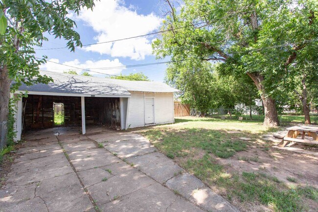 Building Photo - 1710 Pearl Ave