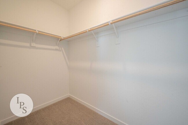 Building Photo - 2808 N Vahe Ave