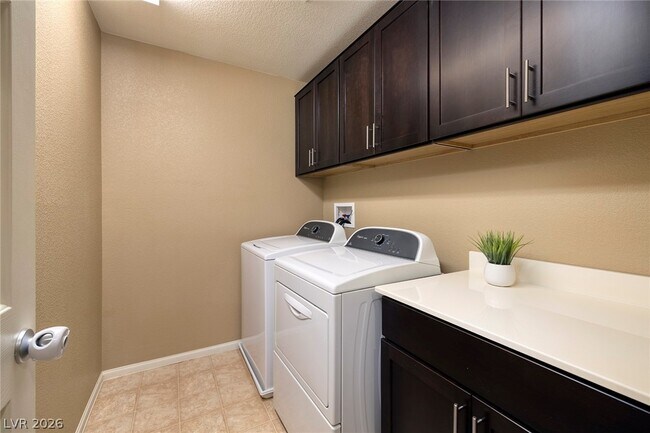 Building Photo - 10683 Country Knoll Way