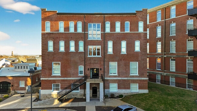 Building Photo - 1424 N Park Pl