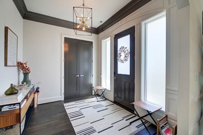 Building Photo - 5bd/3.5ba Seattle Home