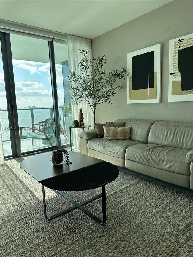 Building Photo - 3131 NE 7th Ave