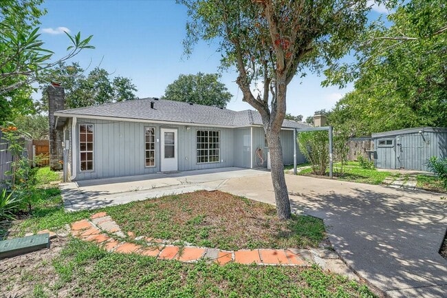 Building Photo - 6826 Holiday Ln