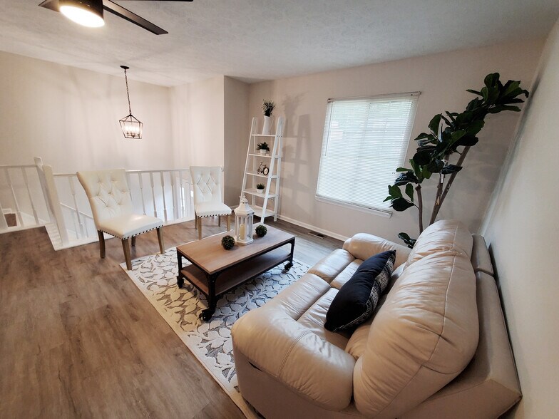 Building Photo - Room in Single Family Home on Henslowe Dr