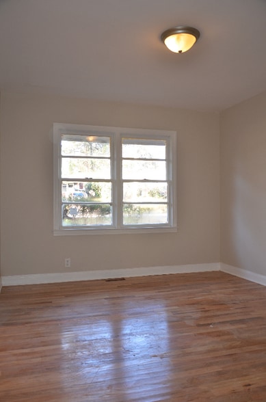 Building Photo - 3411 Lark Ln