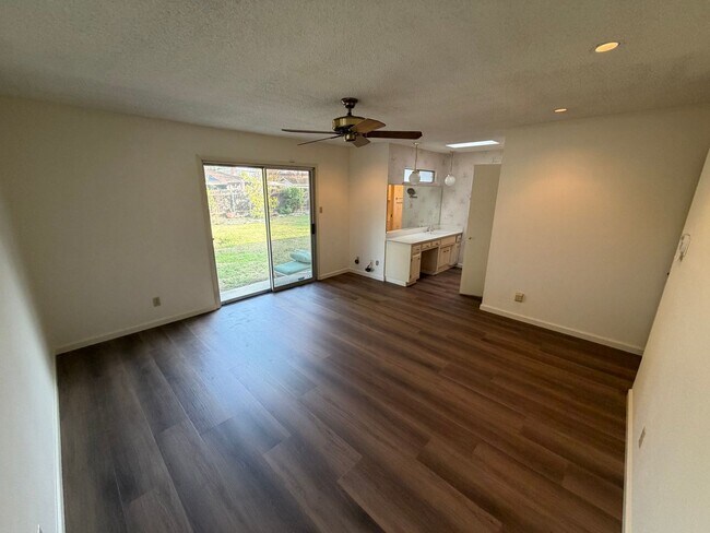 Building Photo - 3 Bedroom | 2 Bathroom | Single-Family Home in Sacramento