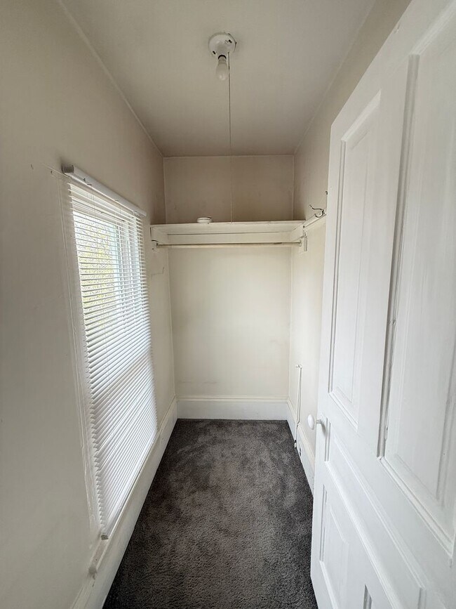 Building Photo - 311 W Mason St