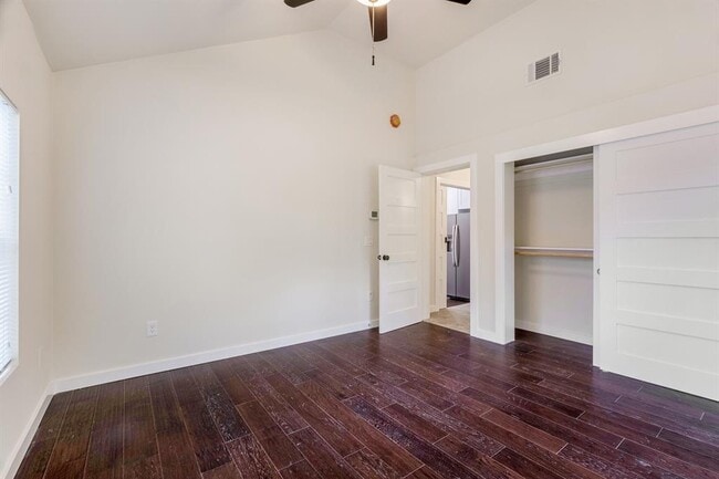 Building Photo - 7511 Carver Ave