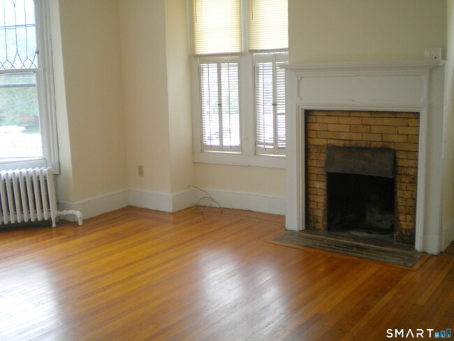 Building Photo - 382 Whitney Ave