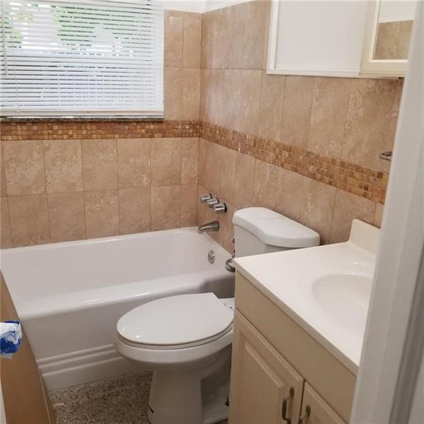 Building Photo - 2000 Rodman St