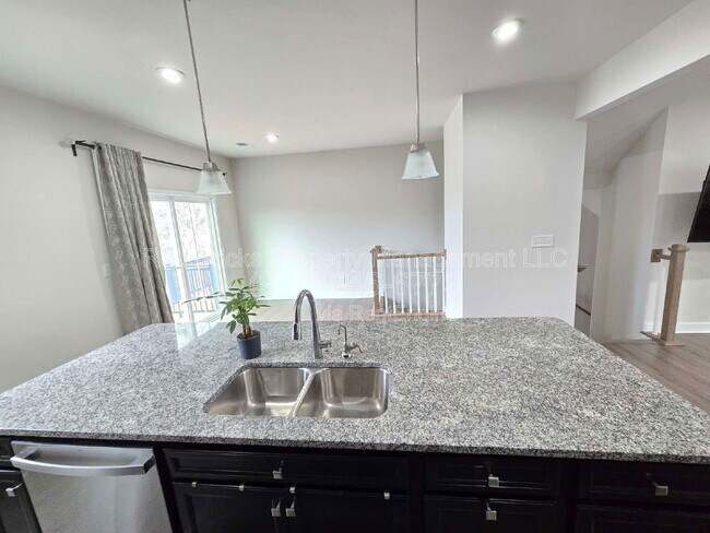 Building Photo - 9902 Oaklawn Blvd NW