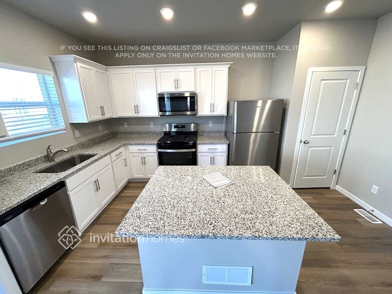 Building Photo - 7303 Dolores Ave