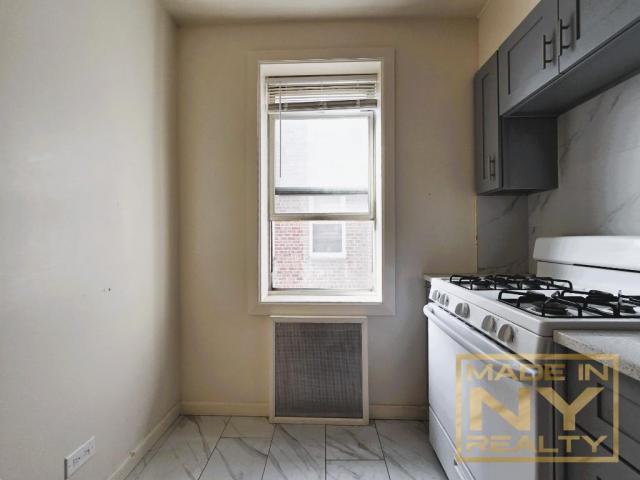 Building Photo - 2 bedroom in REGO PARK NY 11374