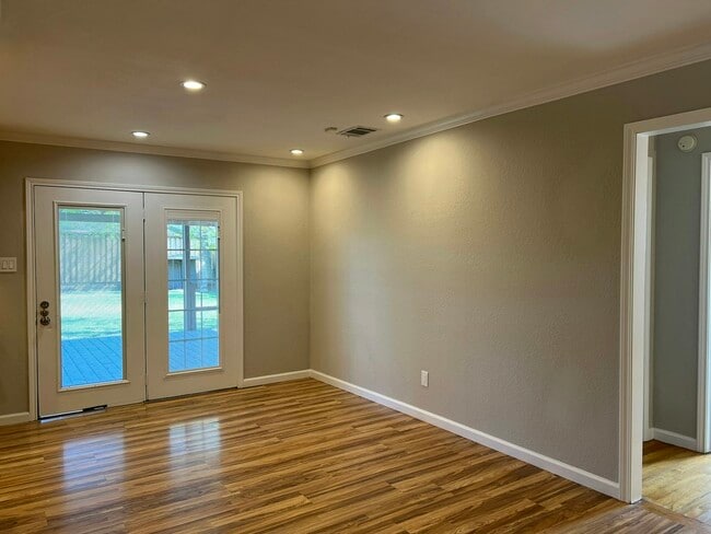 Building Photo - 10622 Hermosa Dr