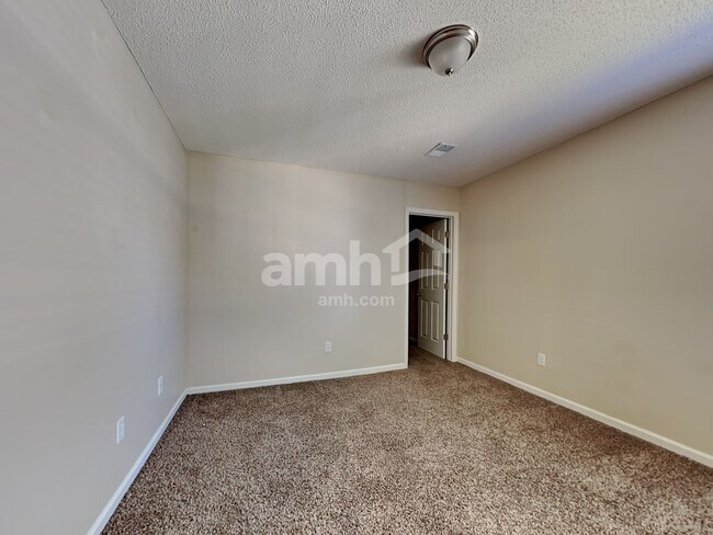 Building Photo - 1067 Briar Rose Ln