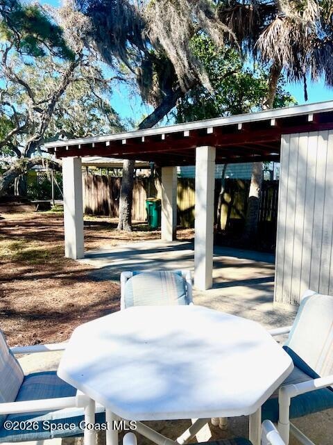 Building Photo - 1872 Pineapple Ave