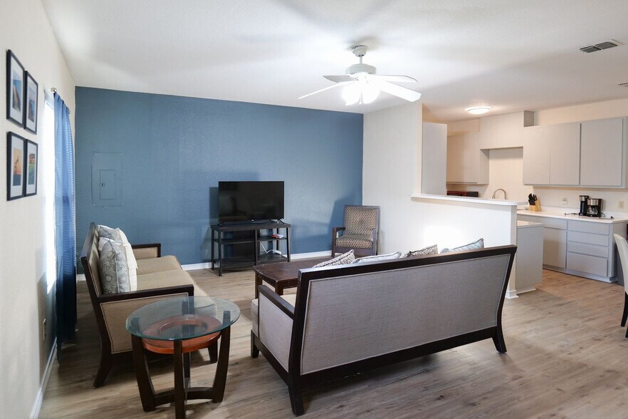 Building Photo - 10201 Shane Dr