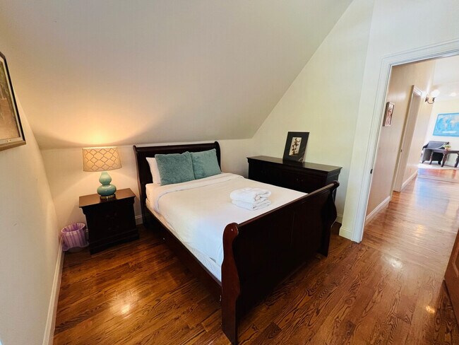 Building Photo - 3209 W Fairview Pl