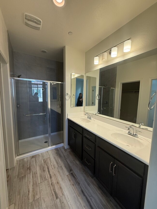 Building Photo - 1688 E Hampton Ln