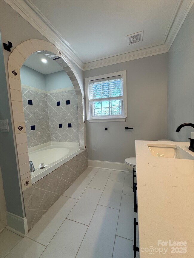 Building Photo - 4533 Cades Cove Dr