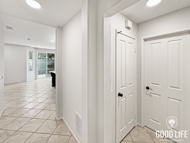 Building Photo - Price Reduced! Stunning 4BR Irvine Home in Resort-Style Community w/ Pool & Spa