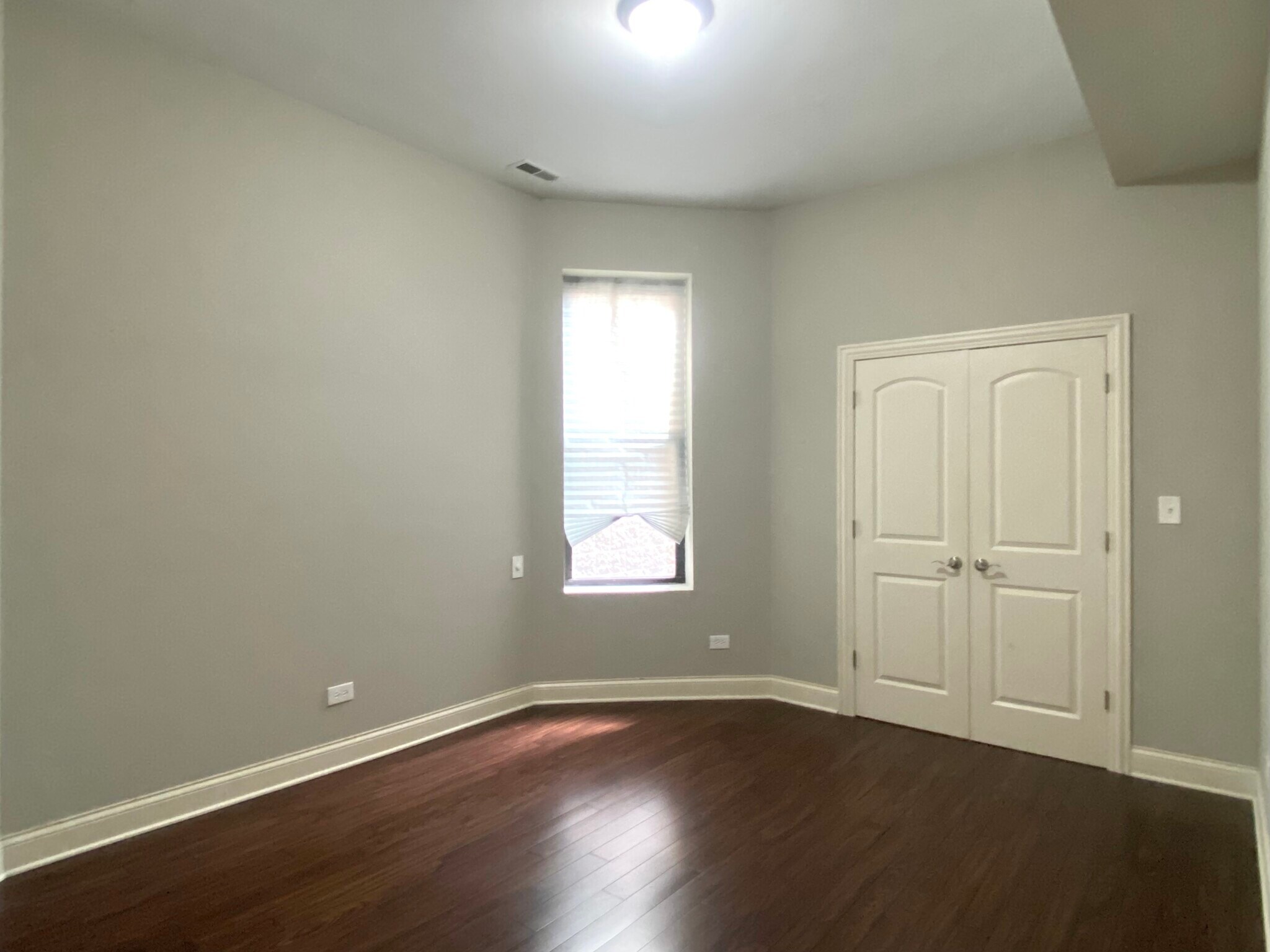 Building Photo - 1312 N Claremont Ave