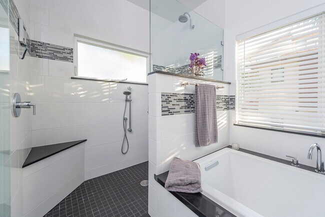 Building Photo - 4719 Coronado Ave