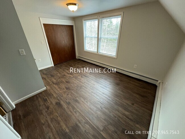 Building Photo - 841 Eastern Ave