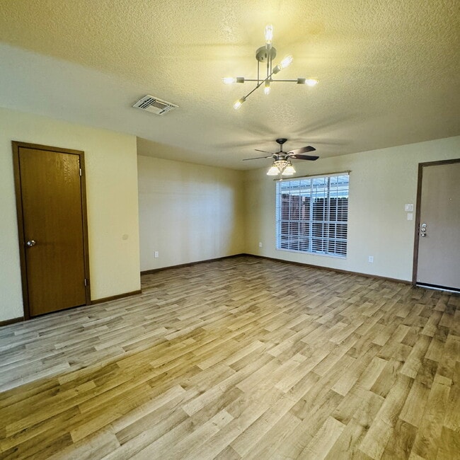 Building Photo - Modern Comfort Awaits: Spacious 2-Bedroom | 2.5-Bathroom Haven with Granite Elegance in Nederland...