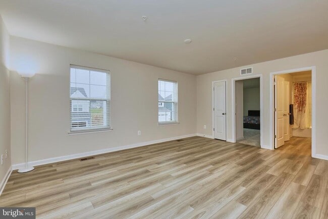 Building Photo - 1006 Shenandoah View Pkwy