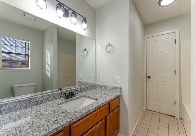 Building Photo - "Charming 2-Bed, 2-Bath Retreat with Grani...