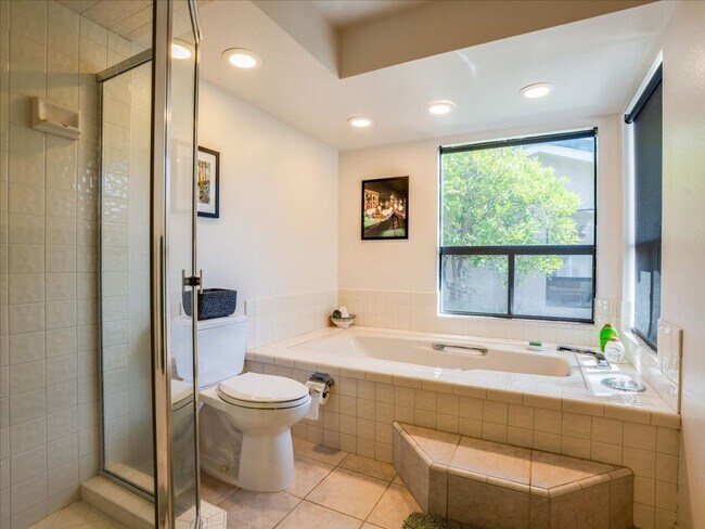 Building Photo - 271 Twin Ridge Dr