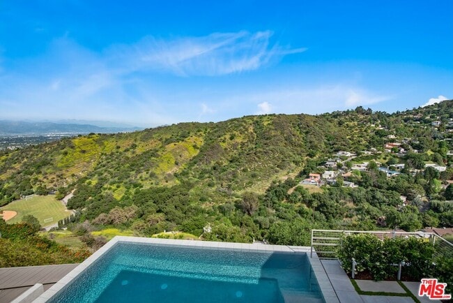 Building Photo - 3642 Beverly Ridge Dr