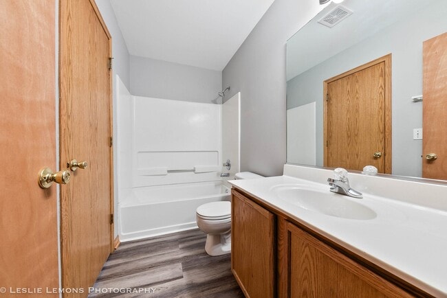 Building Photo - 4051 Blackstone Dr