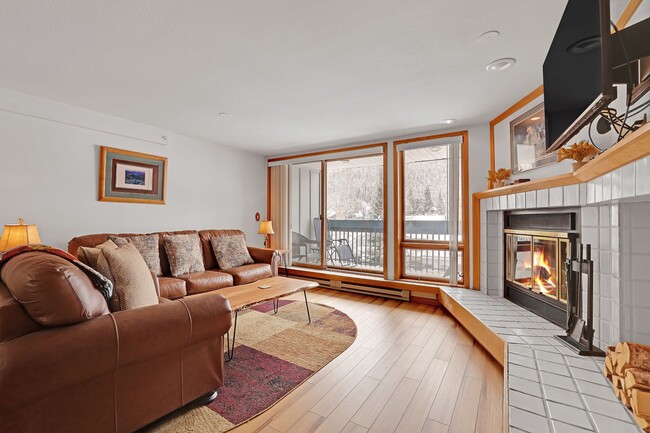 Building Photo - Summer Rental- Liftside Condos #205