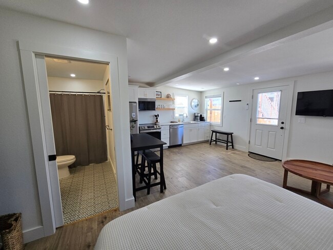 Building Photo - 119 S Pacific St