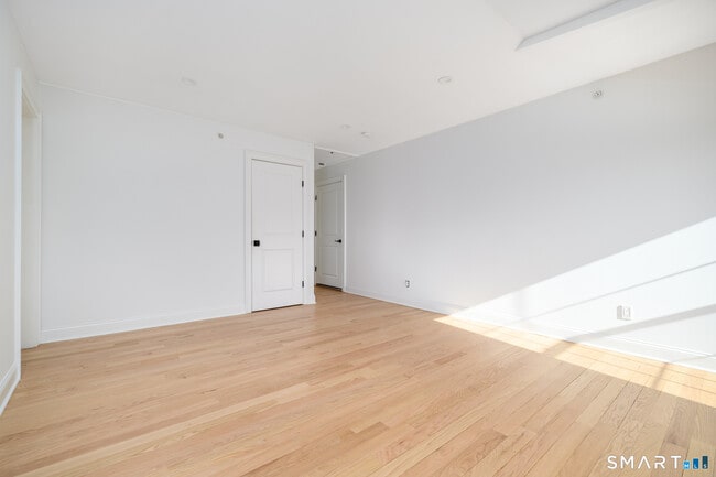 Building Photo - 159 Grove St