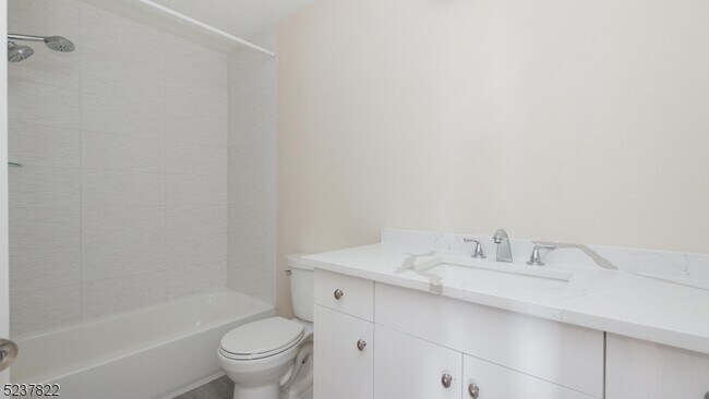 Building Photo - 1044 Shadowlawn Dr