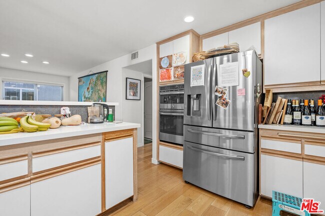 Building Photo - 20 Quarterdeck St