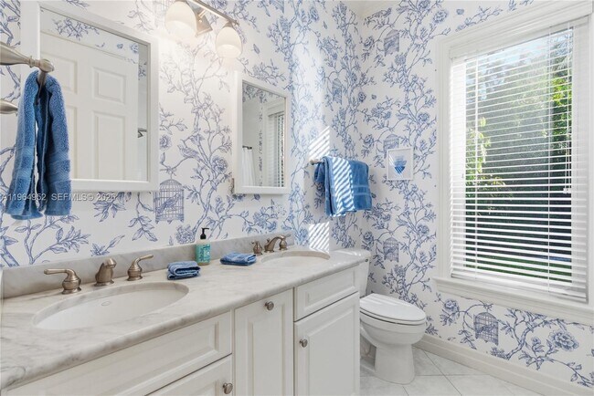 Building Photo - 12012 SE Laurel Ln