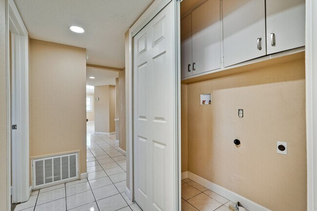 Building Photo - Excellent 2 Bed 1 Bath Home in Santa Clara!