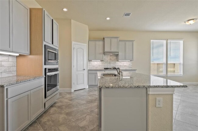 Building Photo - 11927 Champion's Frst Dr