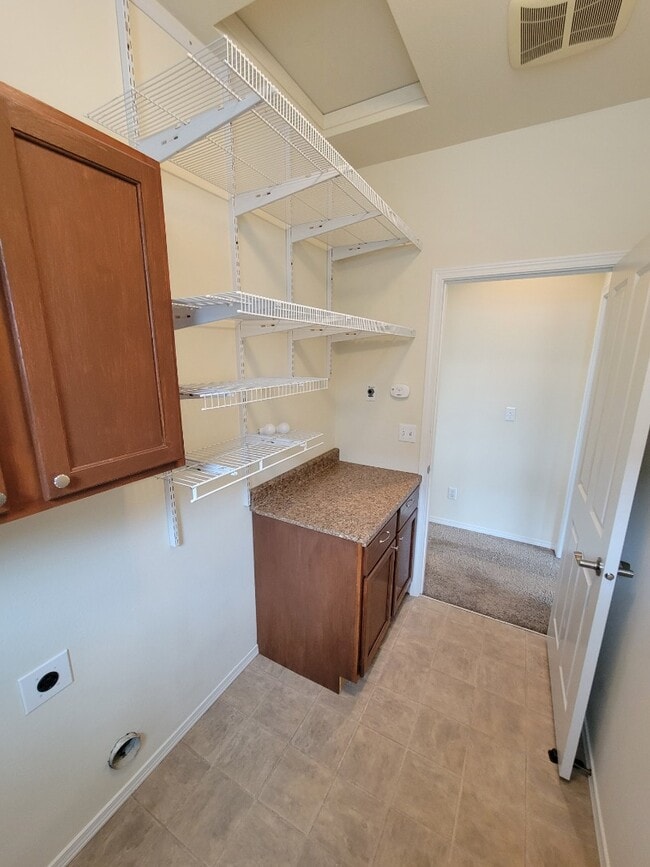 Building Photo - Spacious & Stylish 3-Bedroom Home in a Desirable Neighborhood!