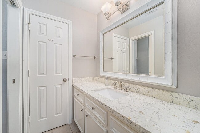 Building Photo - 13602 Springmint Dr